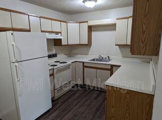 6074 In The Pines Dr SE, Grand Rapids, MI 49548