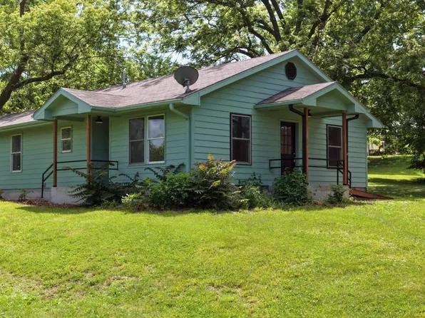 343 E 11th St, Horton, KS 66439