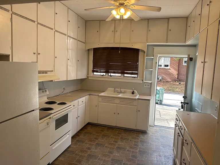 422 W Main St #1 — Photo 3