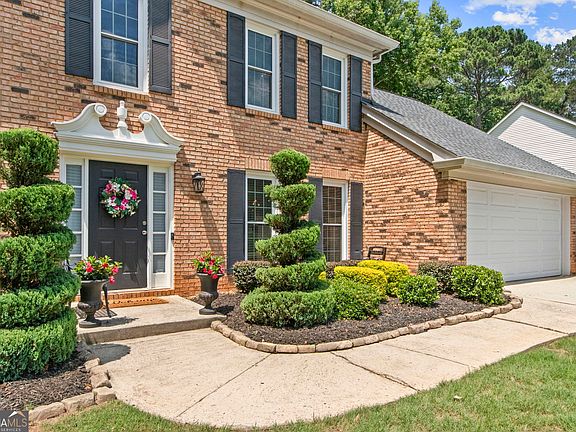 3rd image of 8409 Waverly Dr