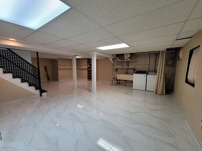 1722 Warwick Ct — Photo 13