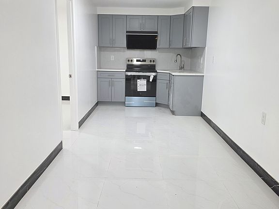 3rd image of 3047 Richmond Rd APT B