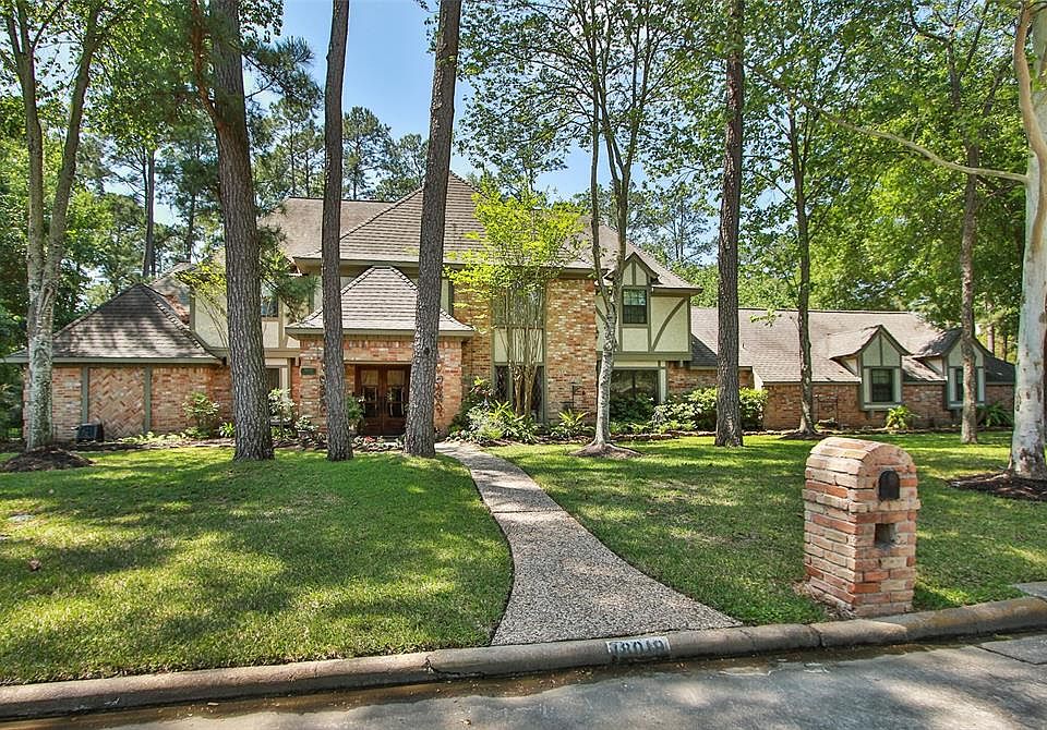 Elegant and updated throughout! Positioned on two lots in a cul-de-sac location. Sprinklers. The grounds are a fitting introduction to a Superb Home!