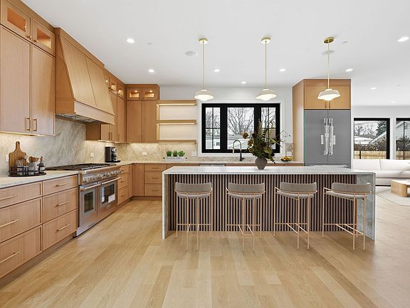 2nd image of 1100 Lois Ave