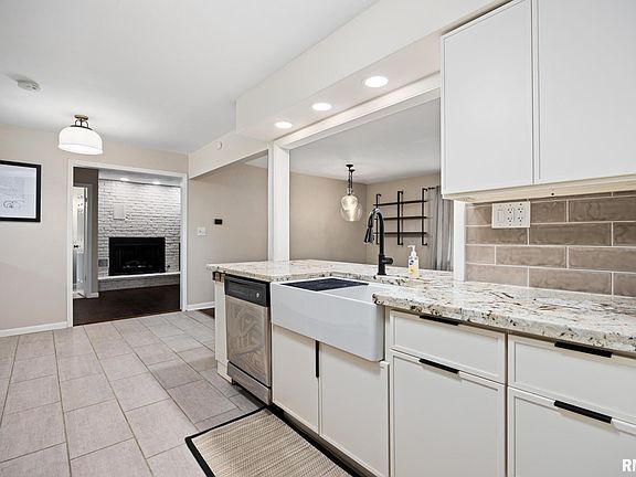 3rd image of 4004 N Brookridge Pl