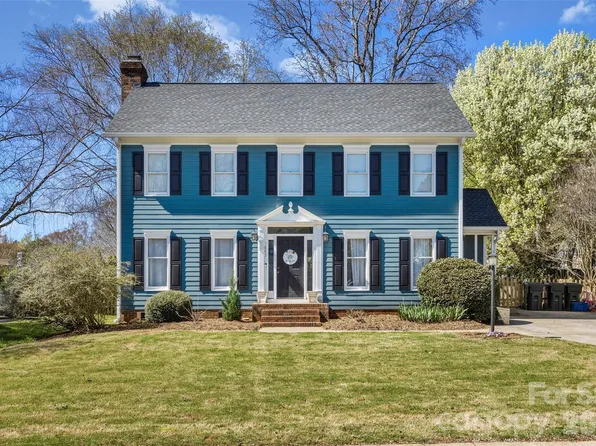 1883 Steeplechase Dr, Rock Hill, SC 29732