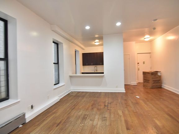 3rd image of 120 W 116th St