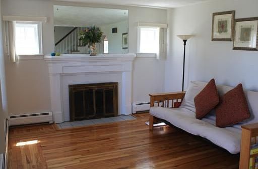 LR w/fp, hardwoods