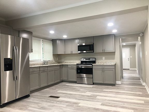 5th image of 604 Pear St