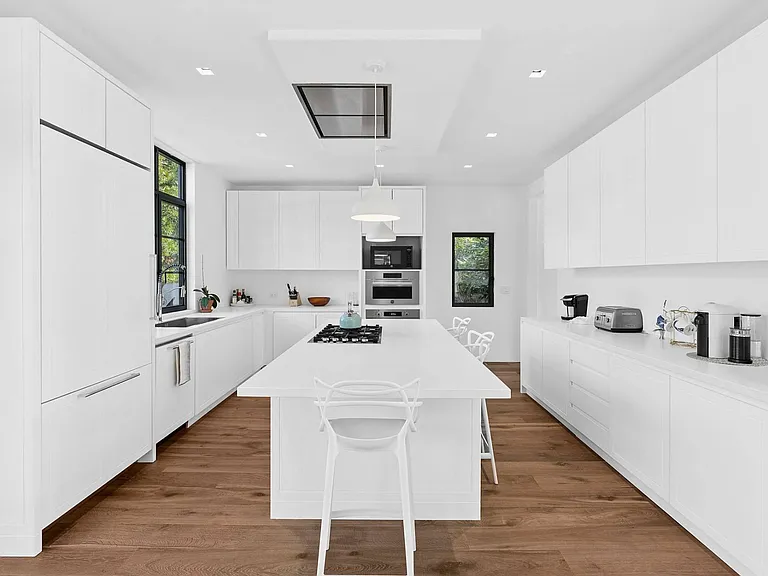 15 Atterbury Rd — Photo 7