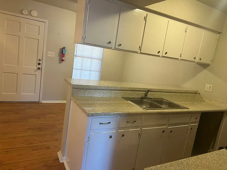 1518 East Ave — Photo 20