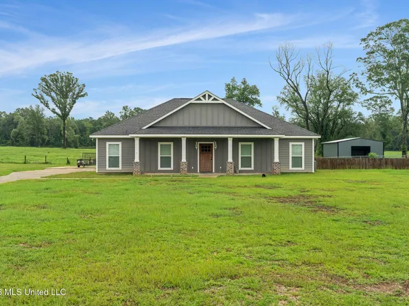 113 Water Oak Dr, Lucedale, MS 39452