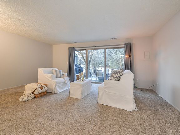 3rd image of 729 Skynob Dr