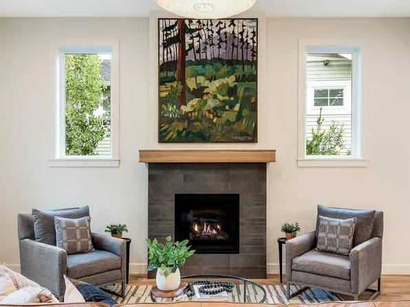2424 NW Crossing Dr, Bend, OR 97703