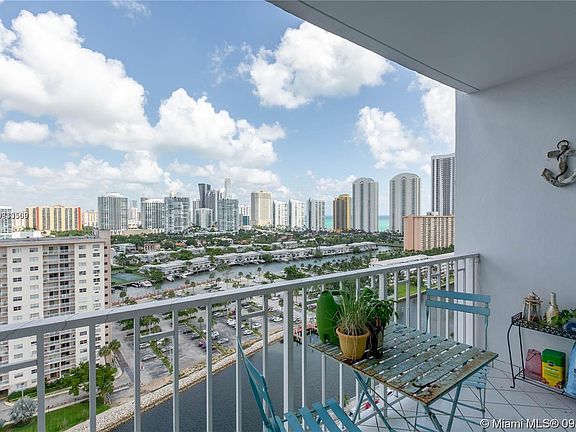 3rd image of 500 Bayview Dr APT 1919