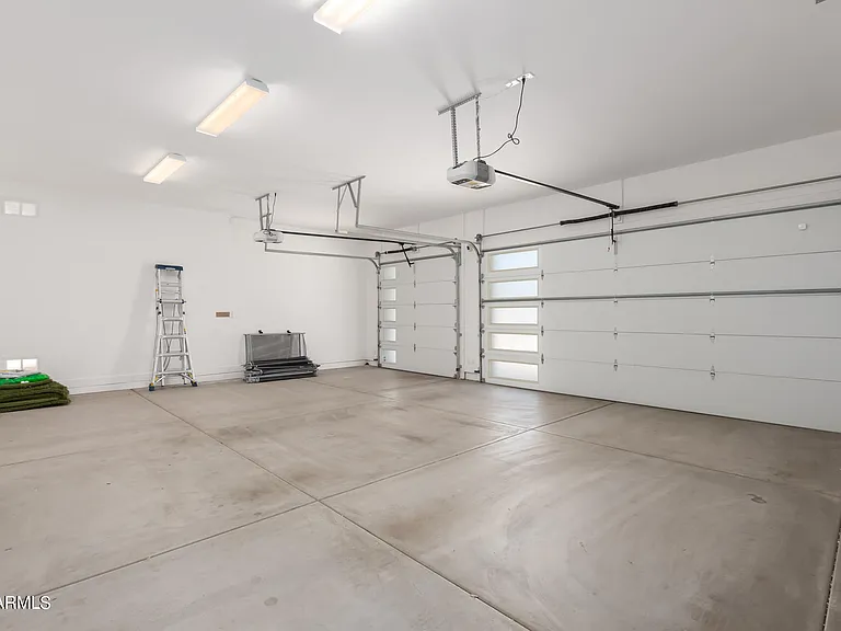 1629 E Montebello Ave — Photo 85