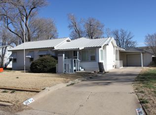 302 Charles Ave, Panhandle, TX 79068