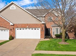 1215 Castle Gate Villas Dr, Saint Louis, MO 63132