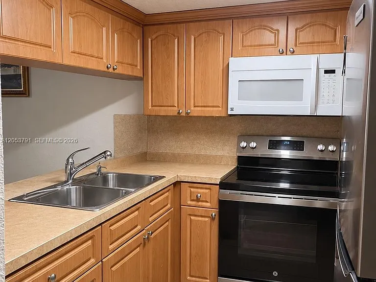 1705 W 58th St #B-27 — Photo 5