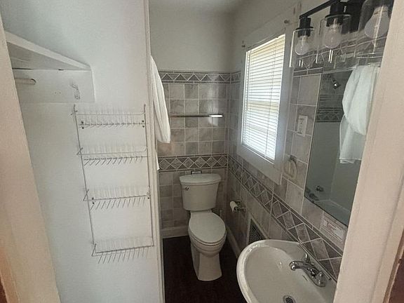 3rd image of 1527 Cranfield Rd #8