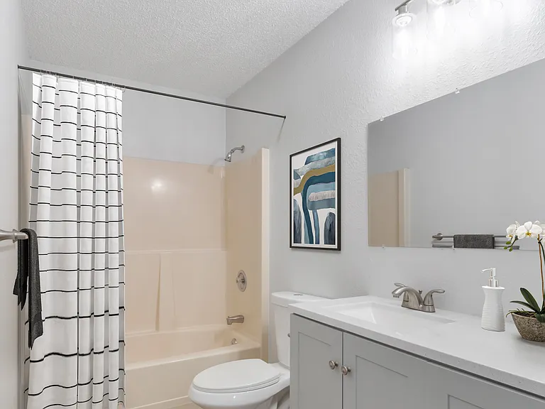 Columbia Crest Townhomes — Photo 10
