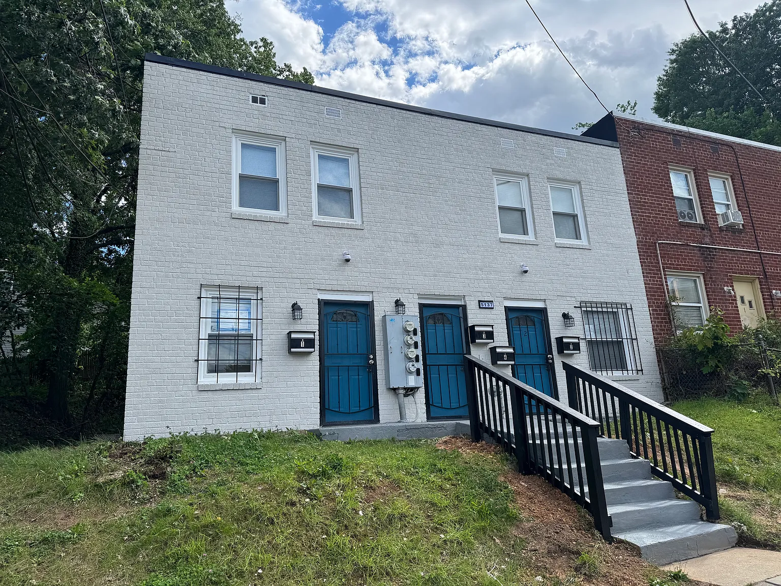 2 bed, 650 sqft, $2,300 — Photo 1