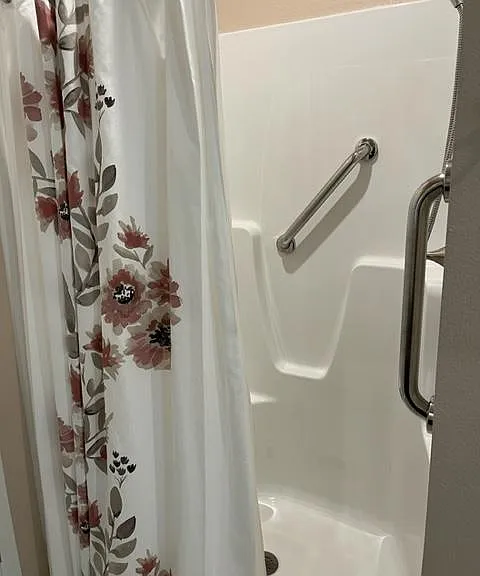 825 Bridle Ln — Photo 5