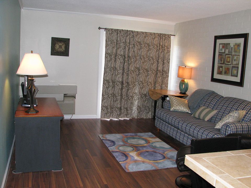 1st image of 2106 Kanawha Blvd E