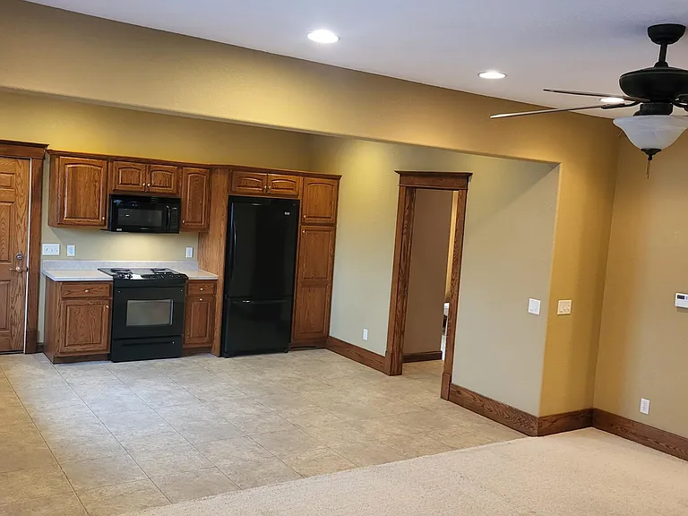 205 W State St — Photo 3