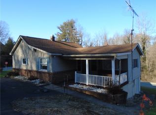 554 Latrobe Crabtree Rd, Latrobe, PA 15650