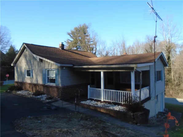 554 Latrobe Crabtree Rd, Latrobe, PA 15650