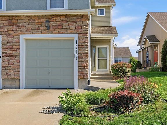 3rd image of 12719 Walker Ave