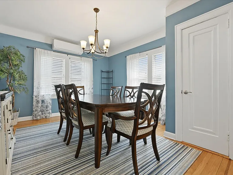 38-11 205th St #SINGLE-FAMIL — Photo 10