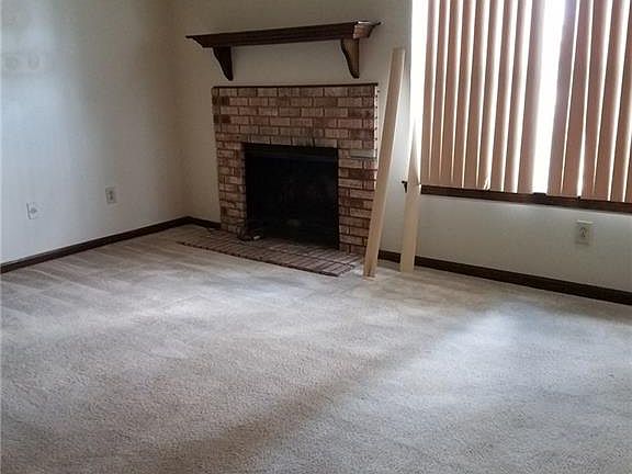 3rd image of 3852 Buchanan Dr