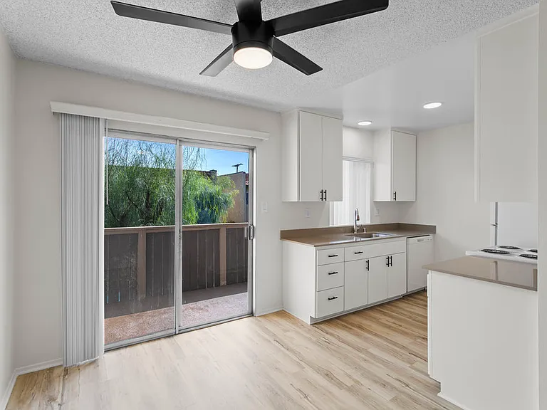 Tuscany Apartments — Photo 37