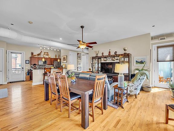 4th image of 210 E Fisher St #10