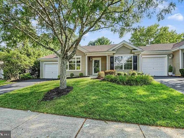 676 E Chancery Ln, Absecon, NJ 08205