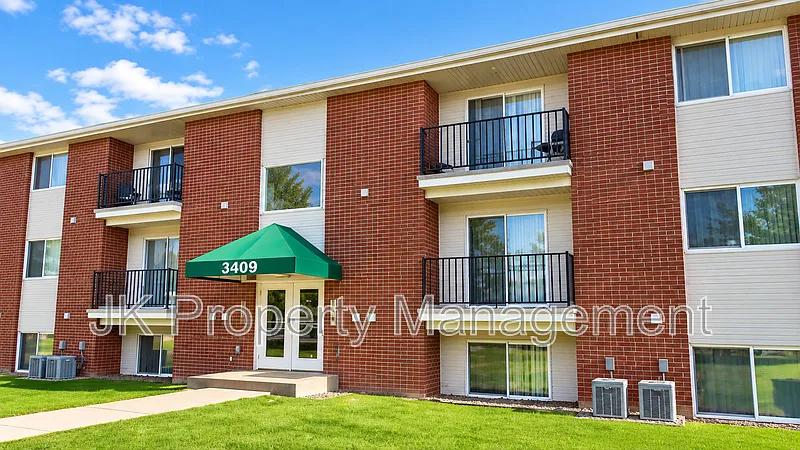 2 bed, 1.0 bath, 950 sqft, $1,050 — Photo 1