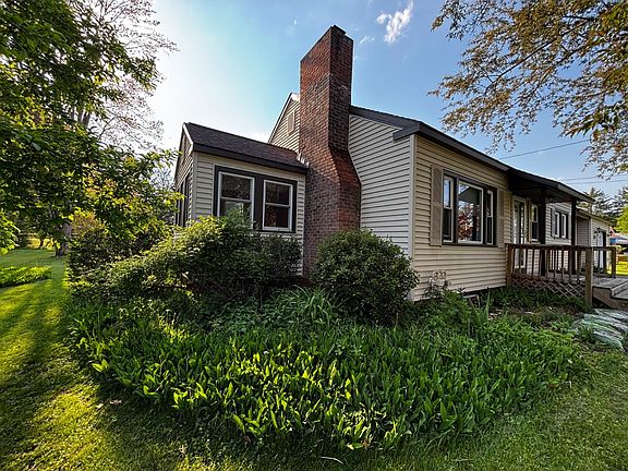 3rd image of 1131 Burgoyne Ave