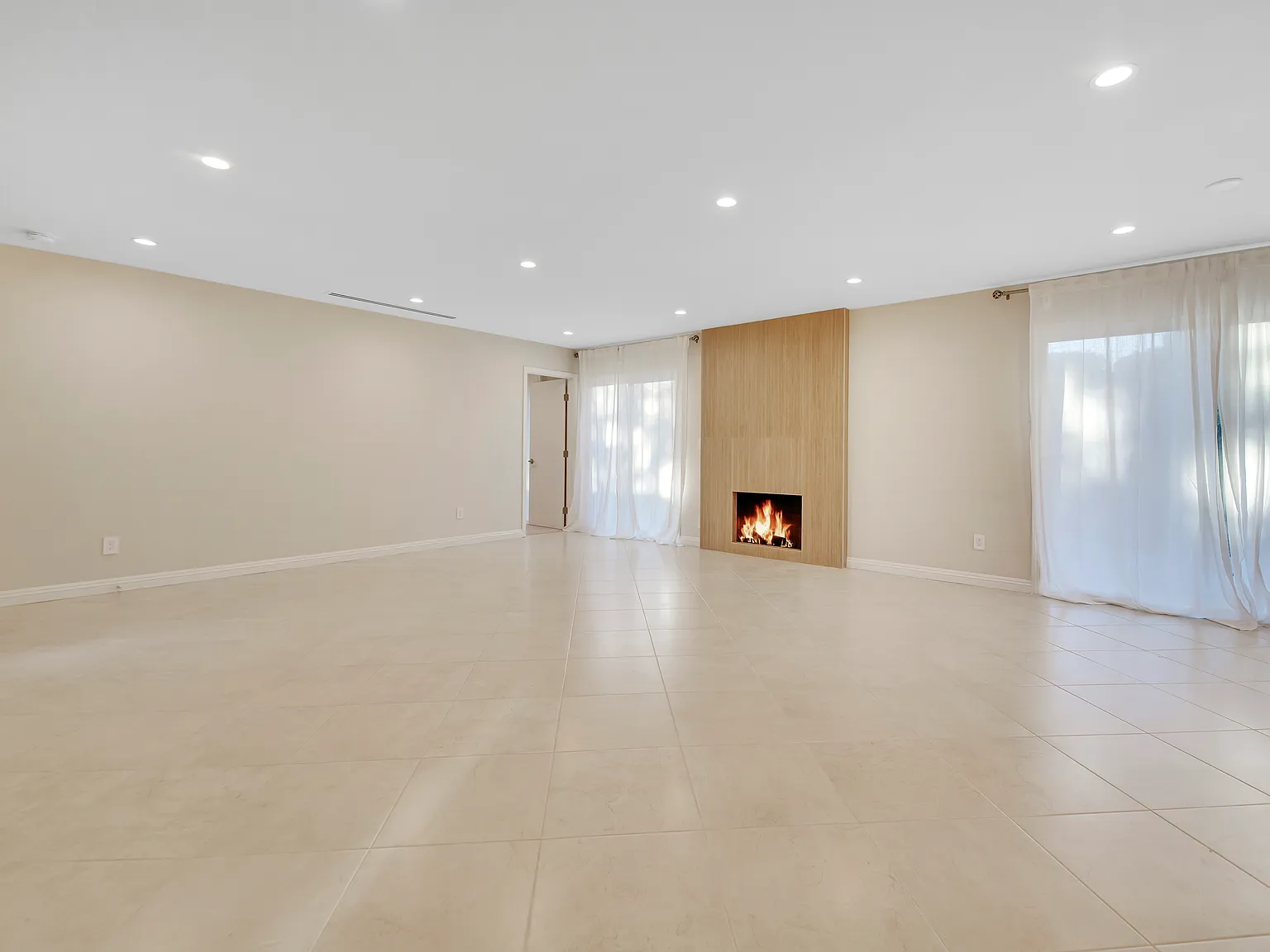 4 bed, 1358 sqft, $4,500 — Photo 4