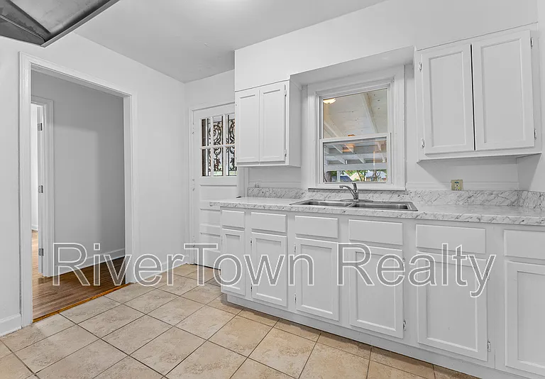 810 Indian Dr — Photo 9