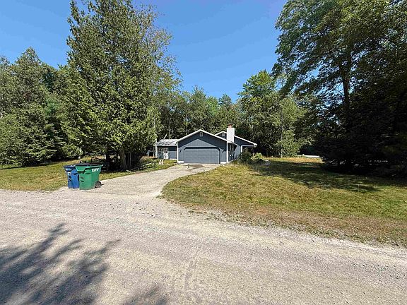 3rd image of 4879 Kingswood Ln