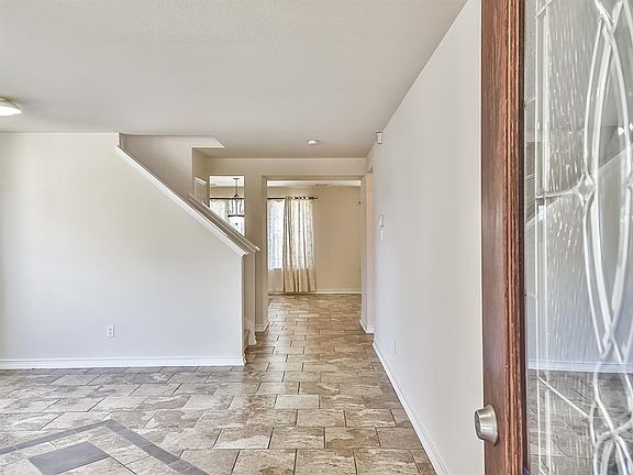 3rd image of 323 Remington Heights Dr