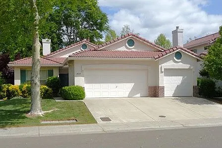 2829 Prado Ln photo 1