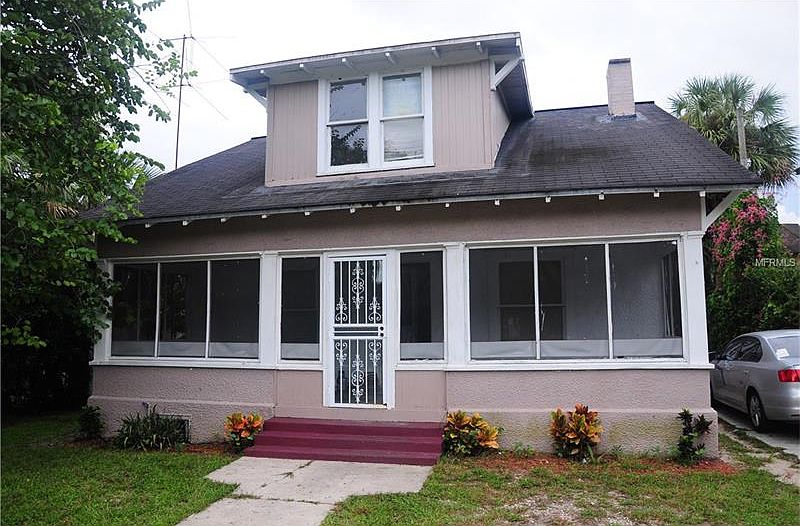 1st image of 210 Avenue D NE