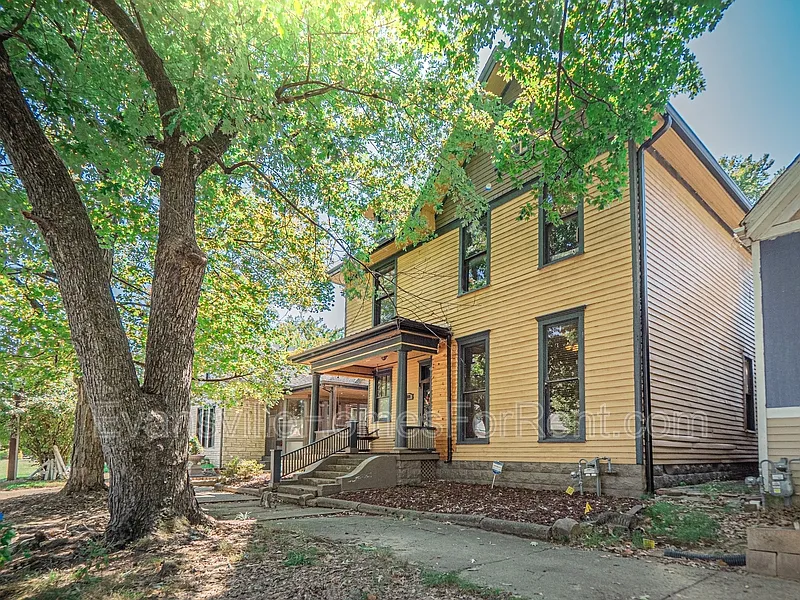 2 bed, 1.0 bath, $1,299 — Photo 2