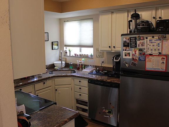 Kitchen with Granite !