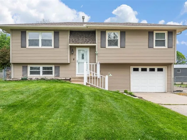233 Downey Dr, Wellsville, KS 66092