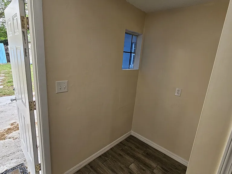 S Sunland Dr — Photo 4