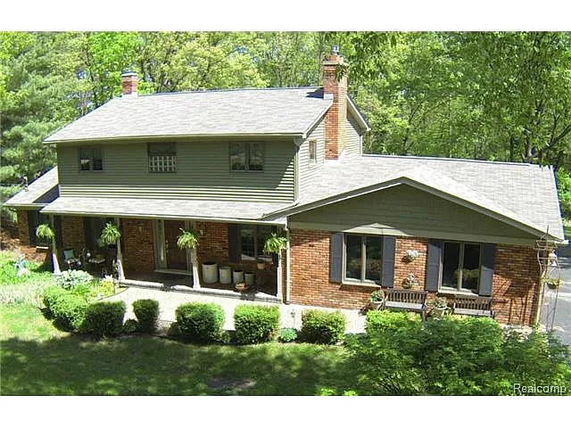 1661 Valley Rdg photo 1